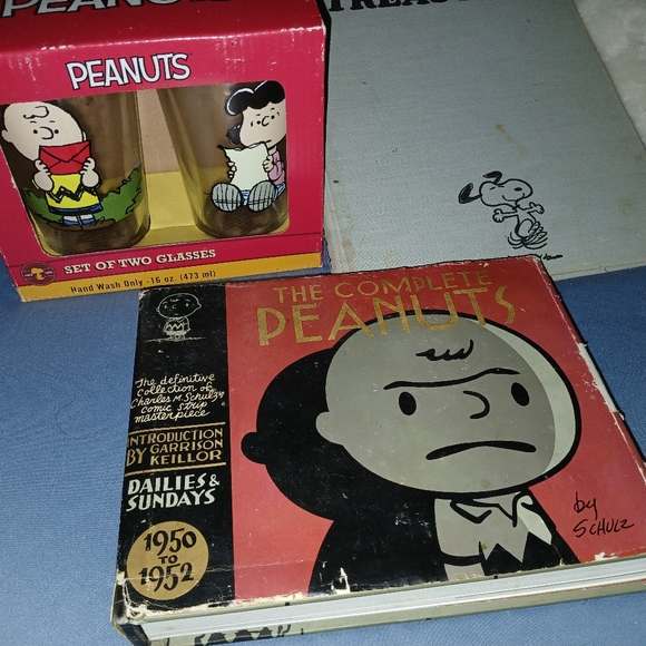 2 peanut glasses and 2 Charlie brown books. - Picture 1 of 6